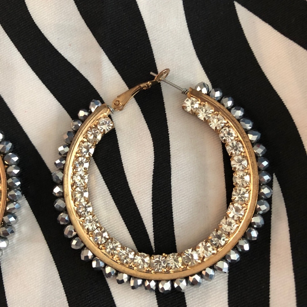 Chico’s Diamond-Cut beaded Round Earrings - Picture 3 of 6